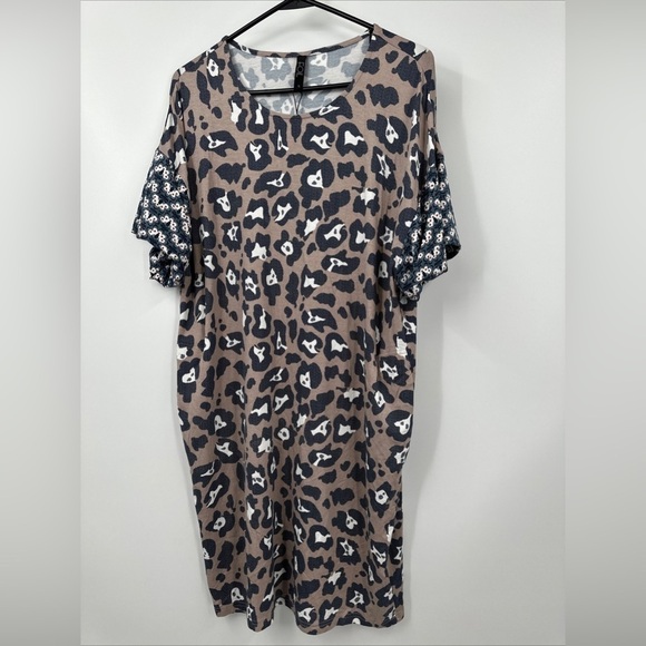 FOIL New Zealand Design “Mixed Messages” Artsy Stretch Dress Small - Picture 1 of 6